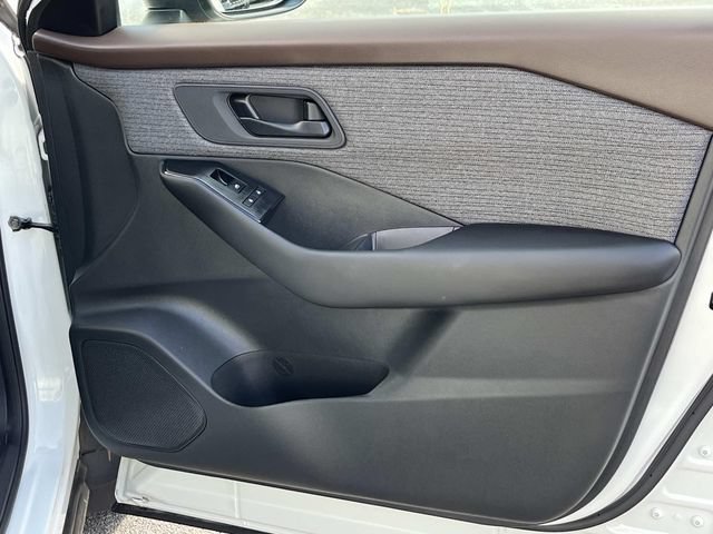 Used 2023 Nissan Rogue S AWD/4WD image 21