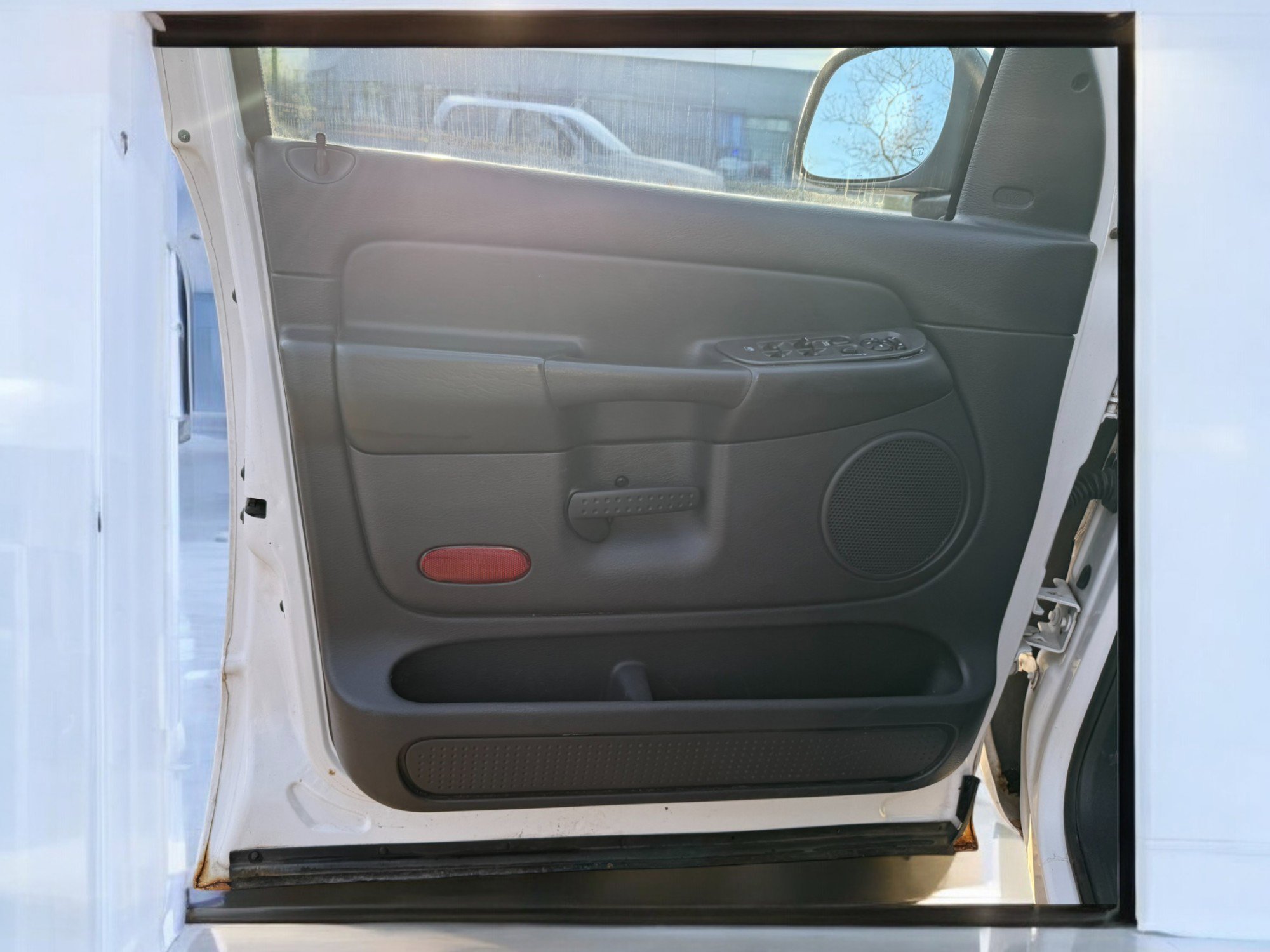 Used 2005 Dodge Ram 1500 Truck SLT image 21