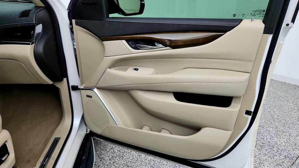 Used 2019 Cadillac Escalade Premium Luxury RWD image 28