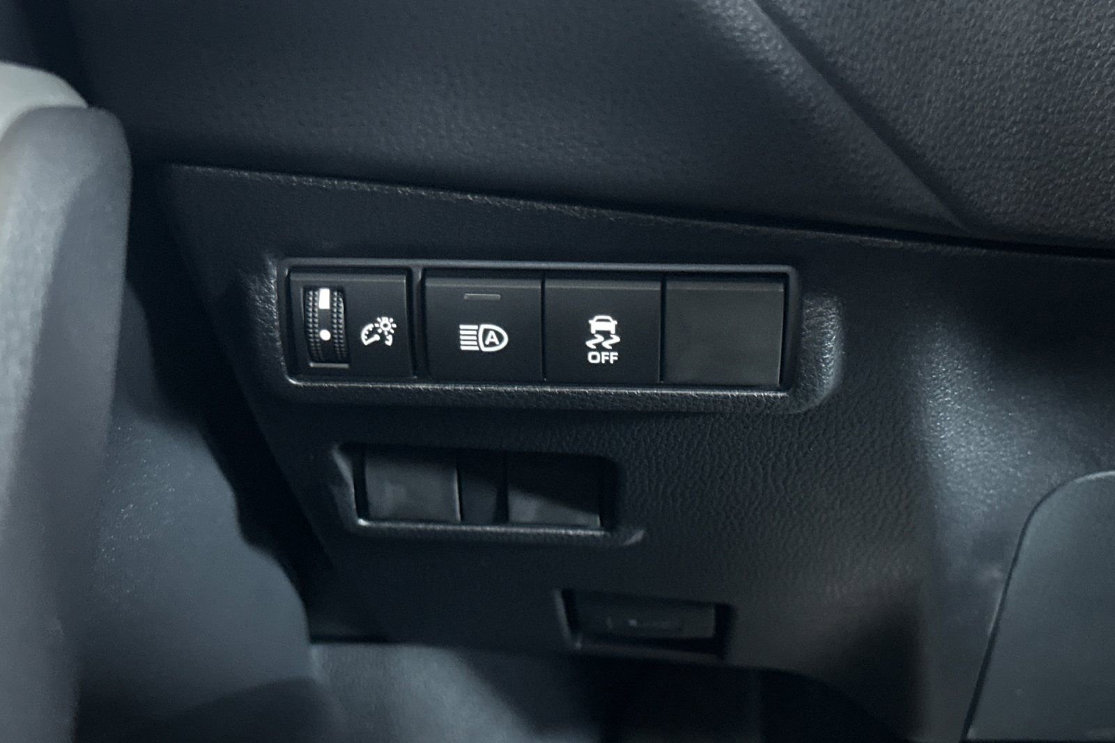 Certified 2026 Toyota Corolla Cross LE image 32