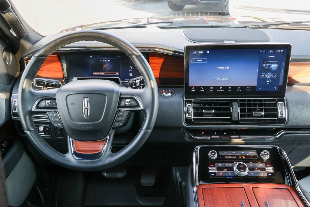 Used 2024 Lincoln Navigator Reserve AWD/4WD image 7