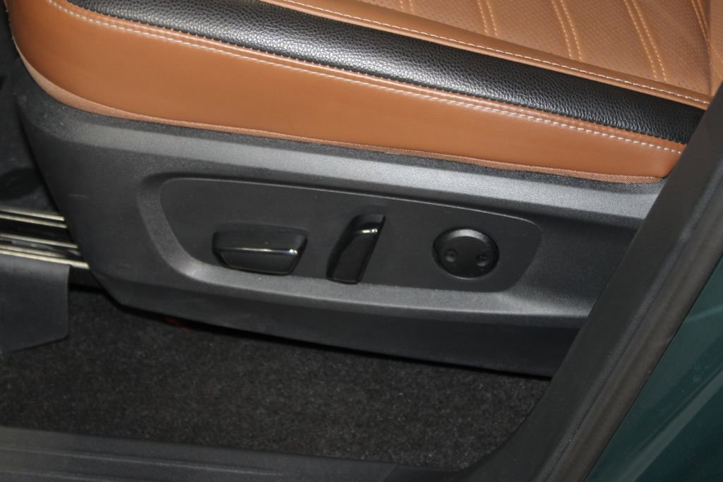 Used 2024 Nissan Pathfinder Platinum w/ Cargo Package image 22