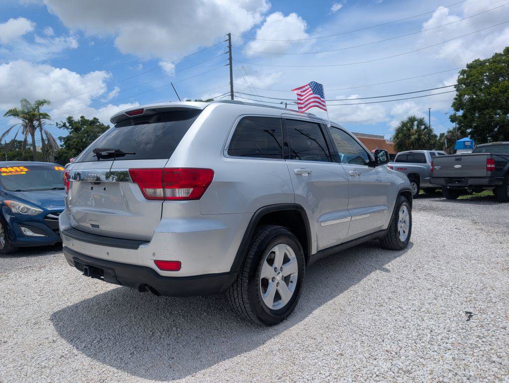 Used 2011 Jeep Grand Cherokee Laredo image 5