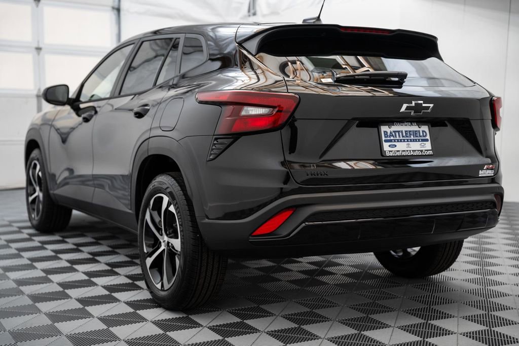 New 2026 Chevrolet Trax RS w/ Sunroof Package FWD image 5
