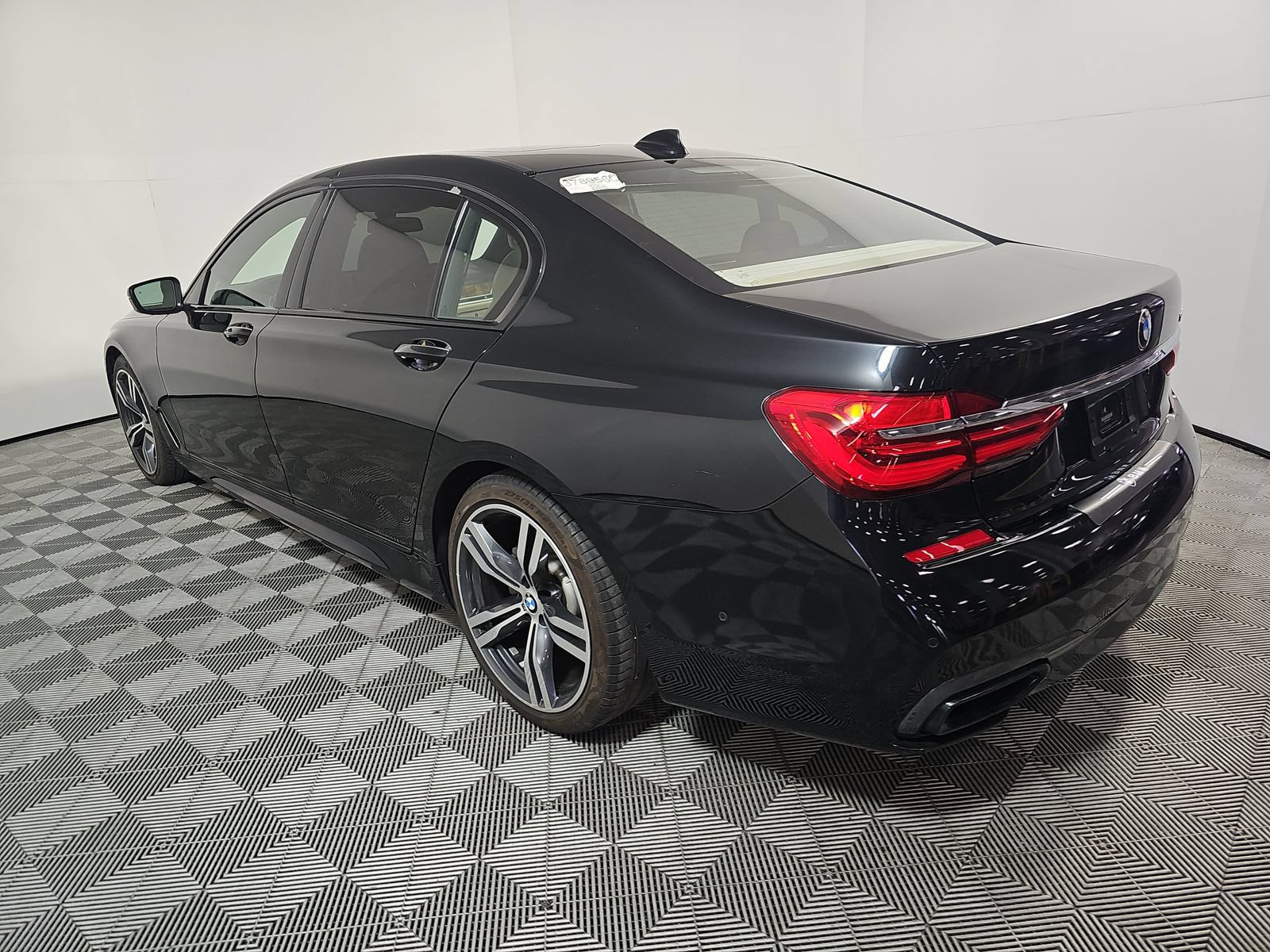 Used 2018 BMW 750i RWD image 7