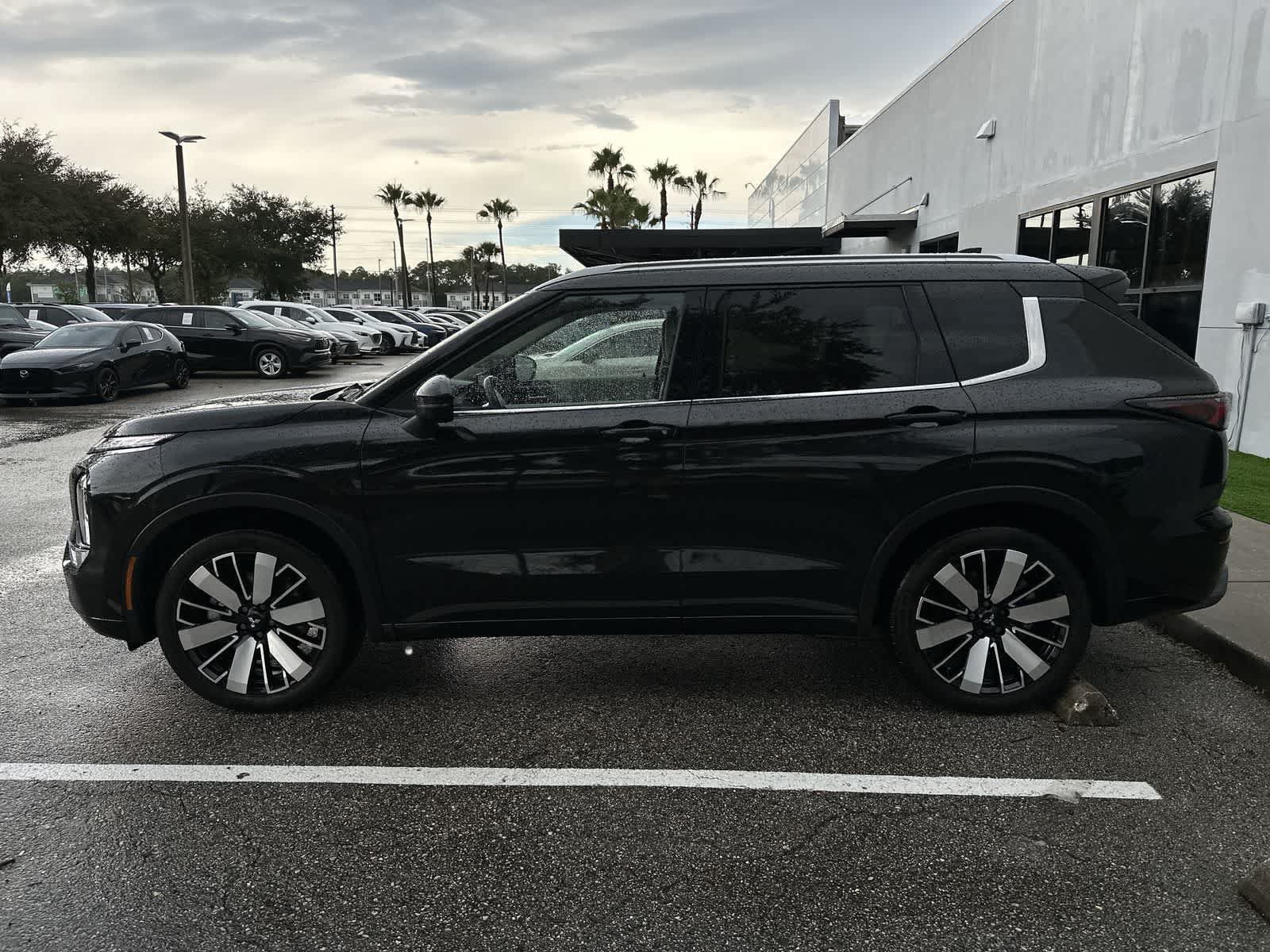 Used 2025 Mitsubishi Outlander SEL FWD image 5