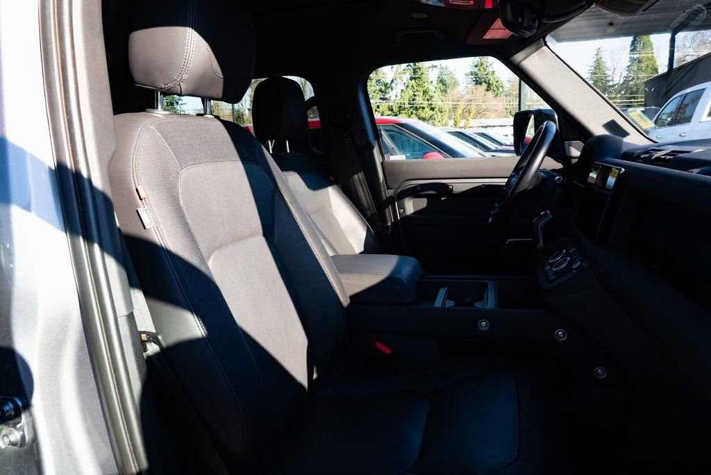 Used 2023 Land Rover Defender 130 X-Dynamic SE image 22