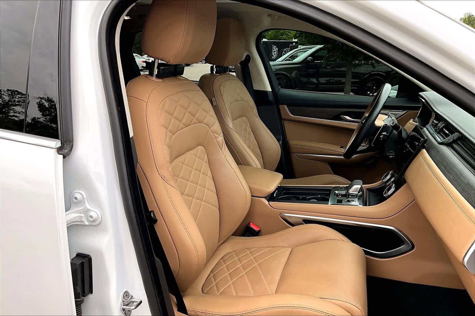 Used 2023 Jaguar F-PACE S AWD/4WD image 8