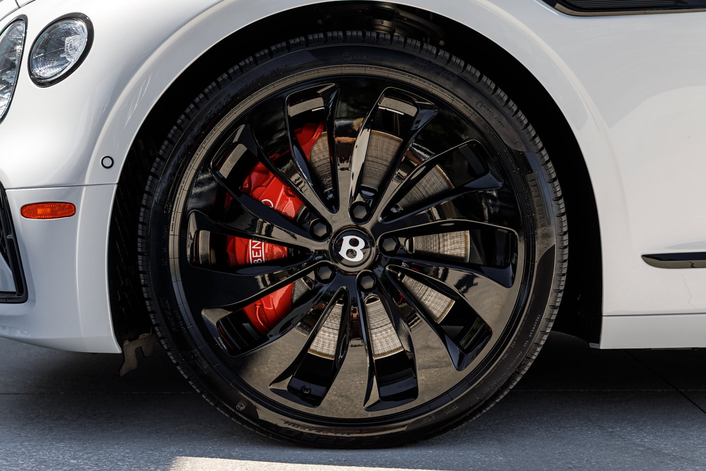 New 2026 Bentley Flying Spur Plug-In Hybrid image 10