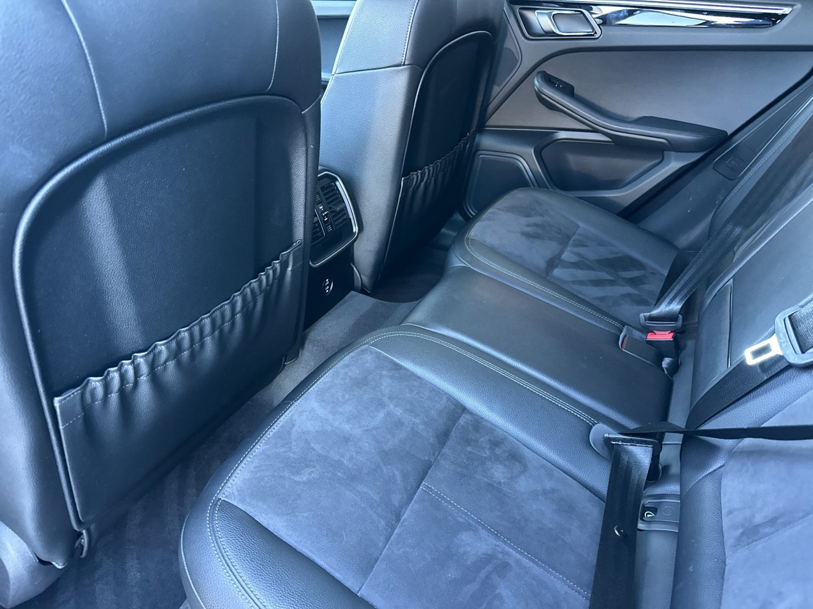 Certified 2020 Porsche Macan AWD/4WD image 18