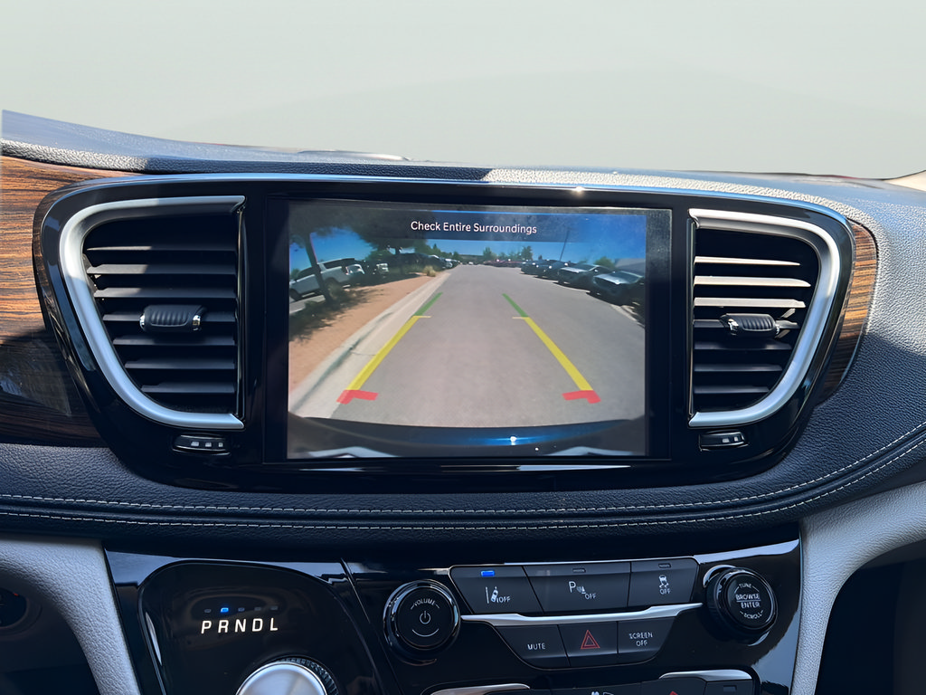 Used 2023 Chrysler Pacifica Limited FWD image 28
