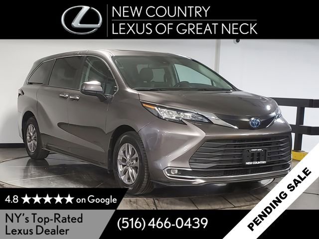 Used 2022 Toyota Sienna XLE