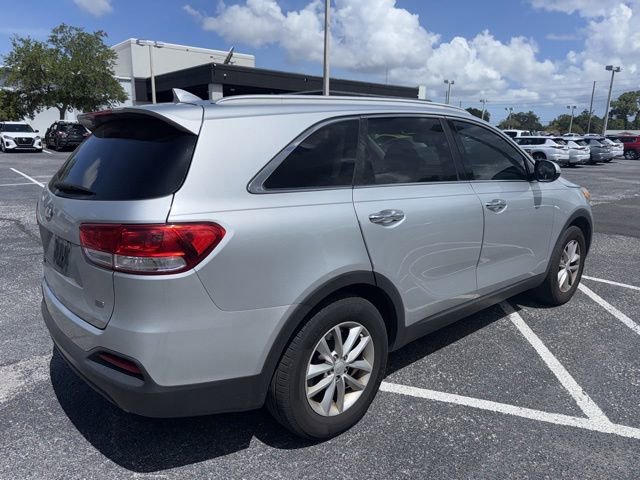 Used 2018 Kia Sorento FWD image 4