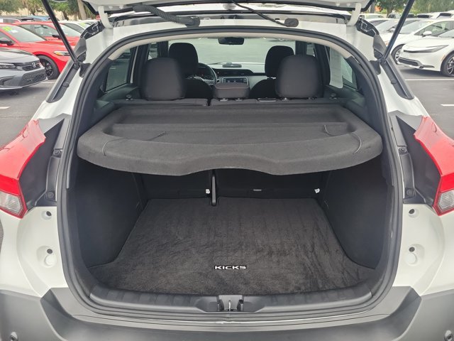 Used 2020 Nissan Kicks SR FWD image 11