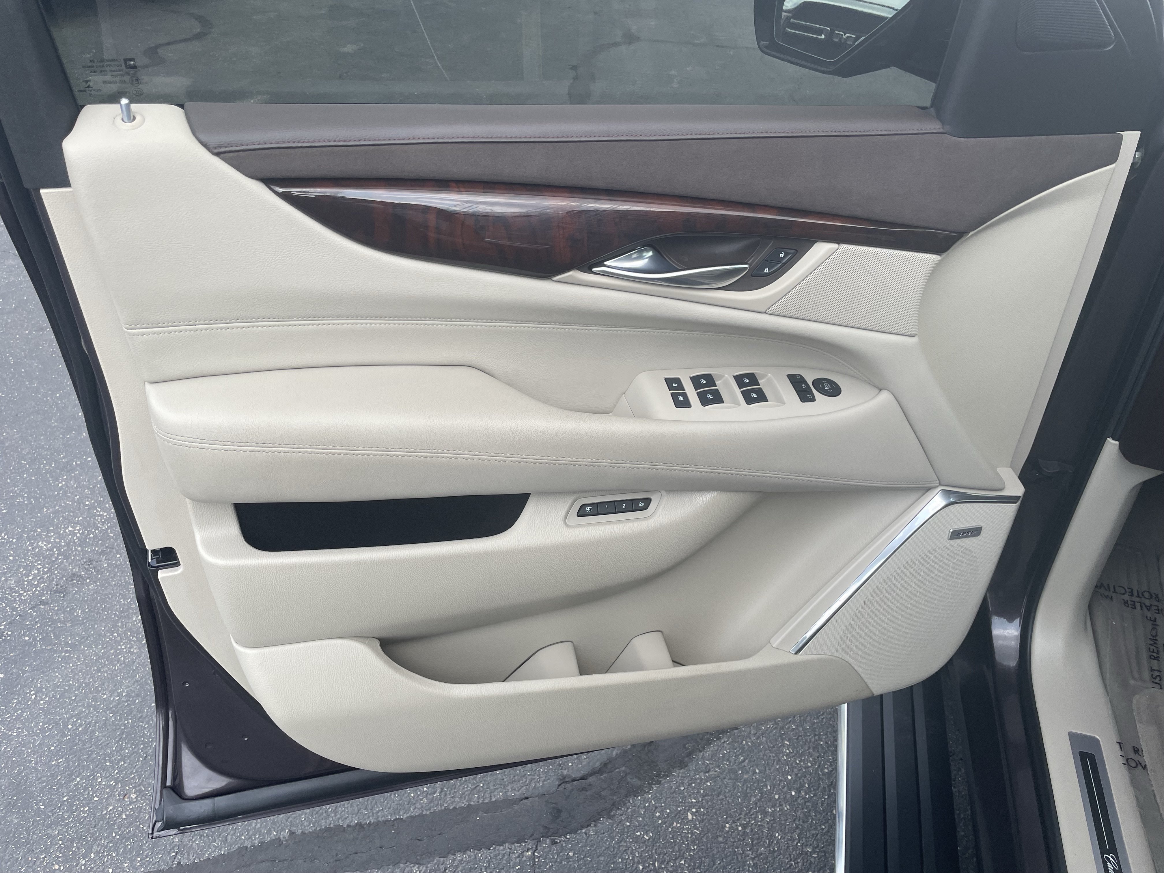 Used 2016 Cadillac Escalade ESV Premium AWD/4WD image 11