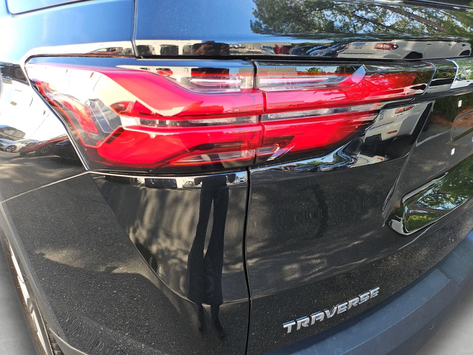 Used 2022 Chevrolet Traverse LT FWD image 21