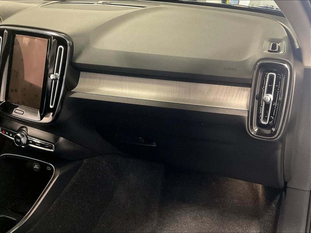 Used 2026 Volvo XC40 B5 Core AWD/4WD image 13