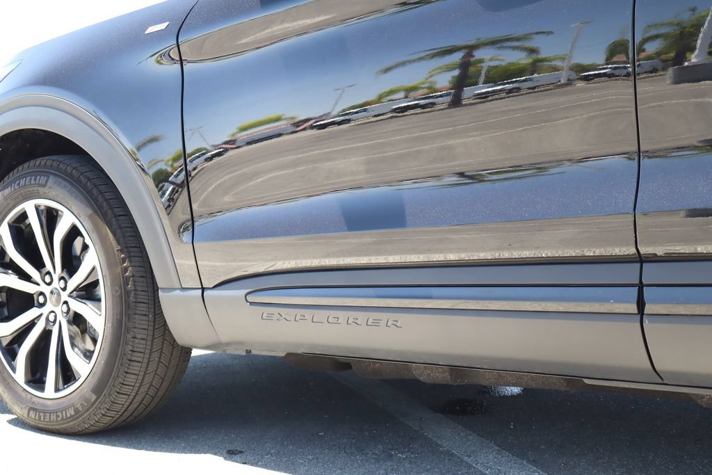 Used 2025 Ford Explorer ST-Line w/ Premium Package RWD image 14