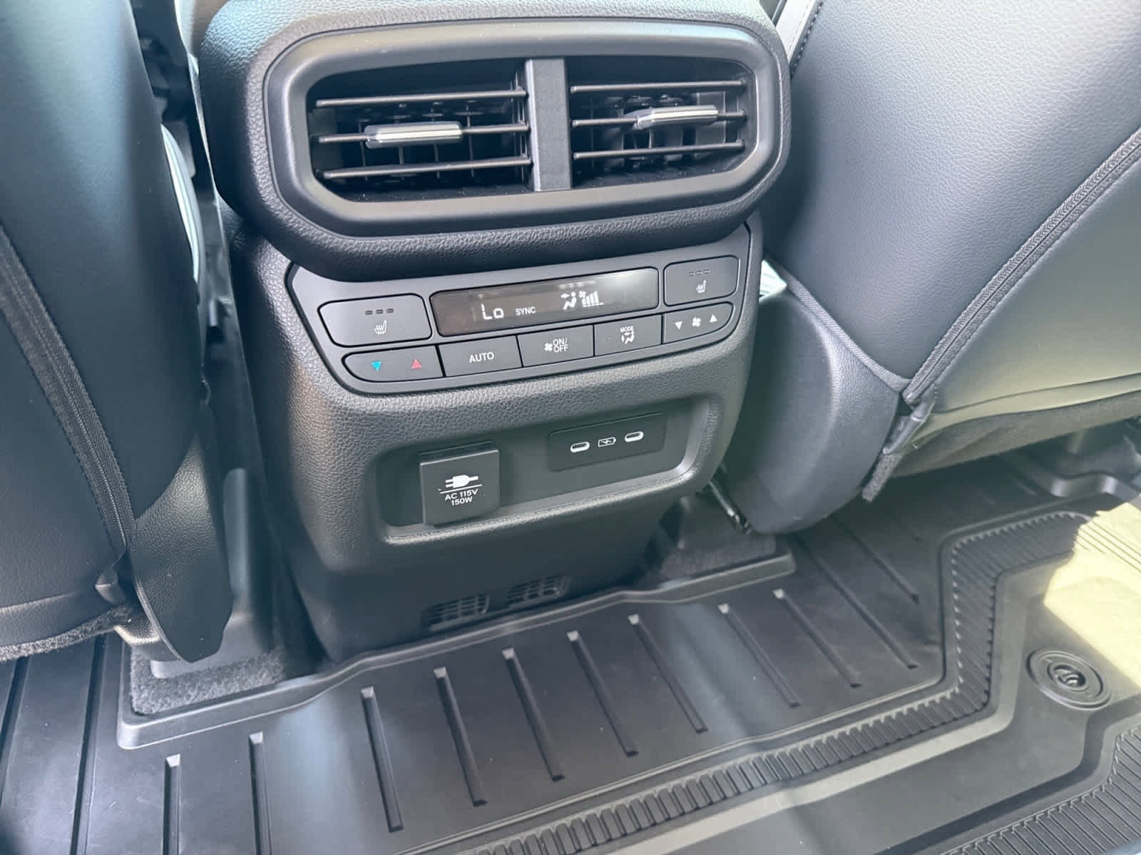 Used 2025 Honda Pilot Elite image 16
