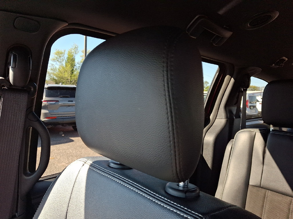 Used 2019 Dodge Grand Caravan SXT w/ Blacktop Package FWD image 18
