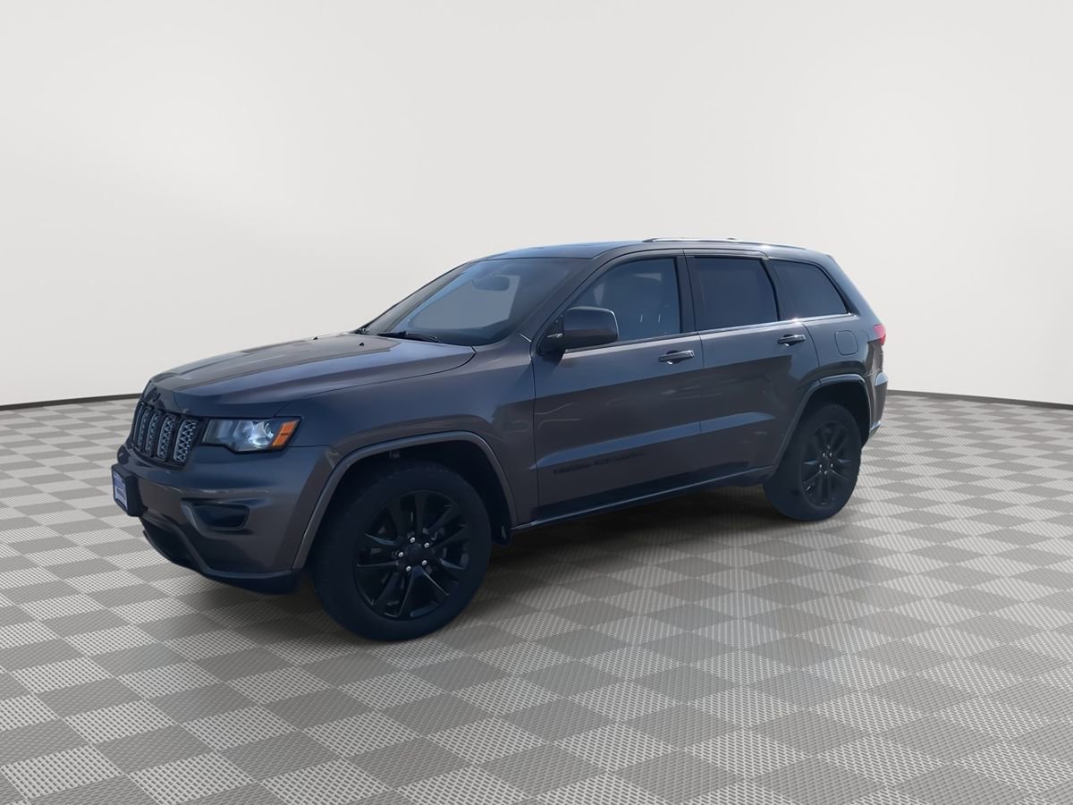 Used 2017 Jeep Grand Cherokee Altitude AWD/4WD image 3