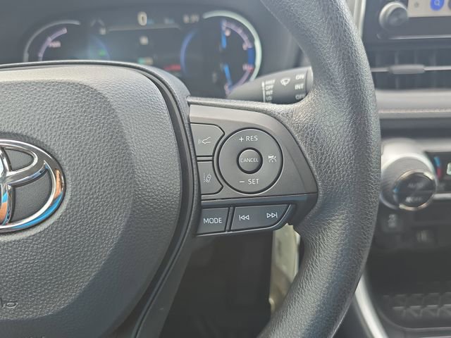 Used 2025 Toyota RAV4 LE image 17