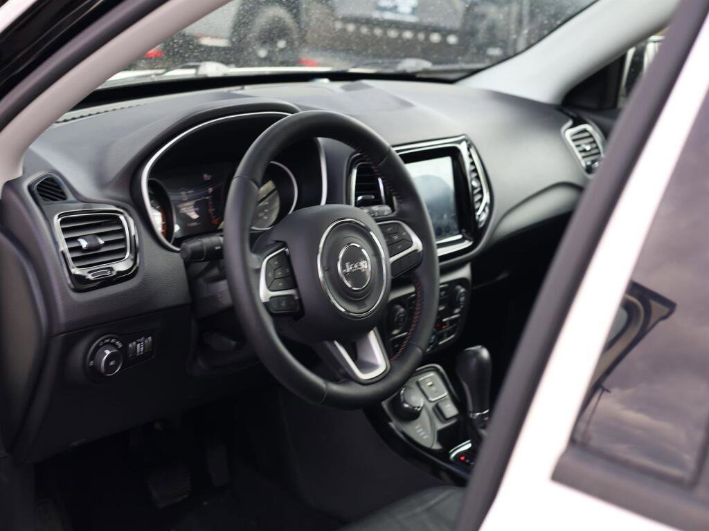 Used 2018 Jeep Compass Limited w/ Navigation Group image 6