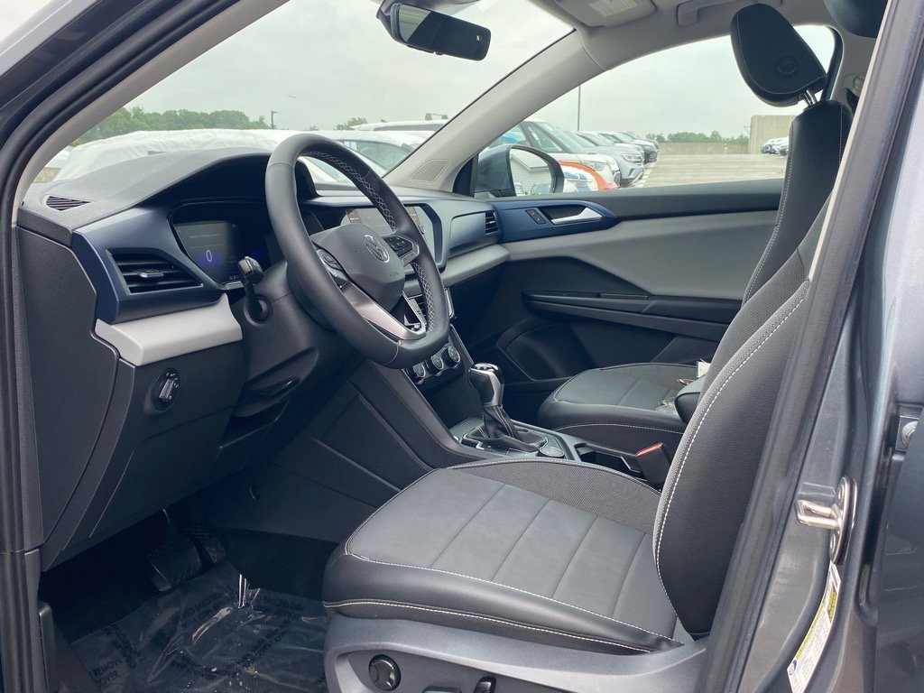 Used 2022 Volkswagen Taos SE w/ Panoramic Sunroof Package image 14