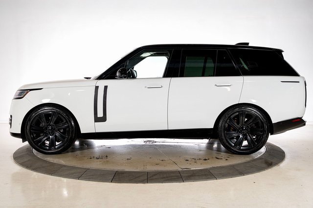 Used 2023 Land Rover Range Rover SE image 2