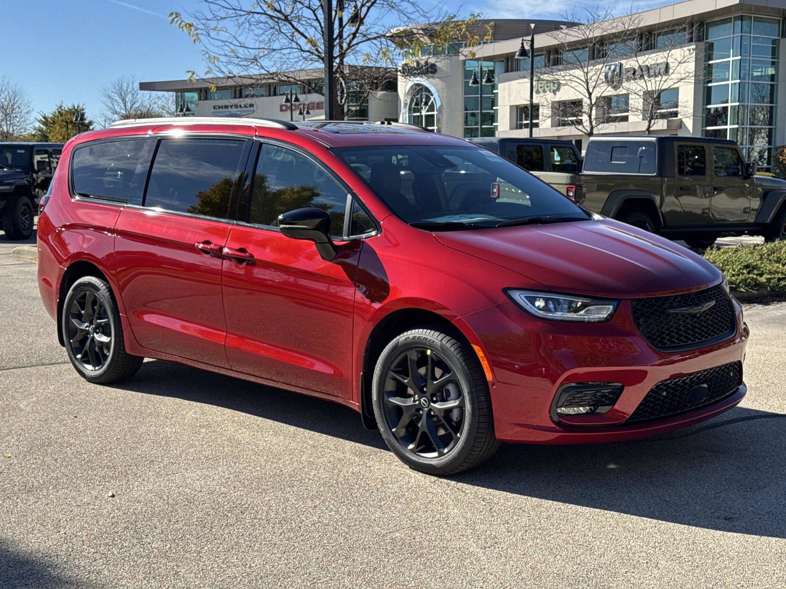 New 2026 Chrysler Pacifica Select image 3