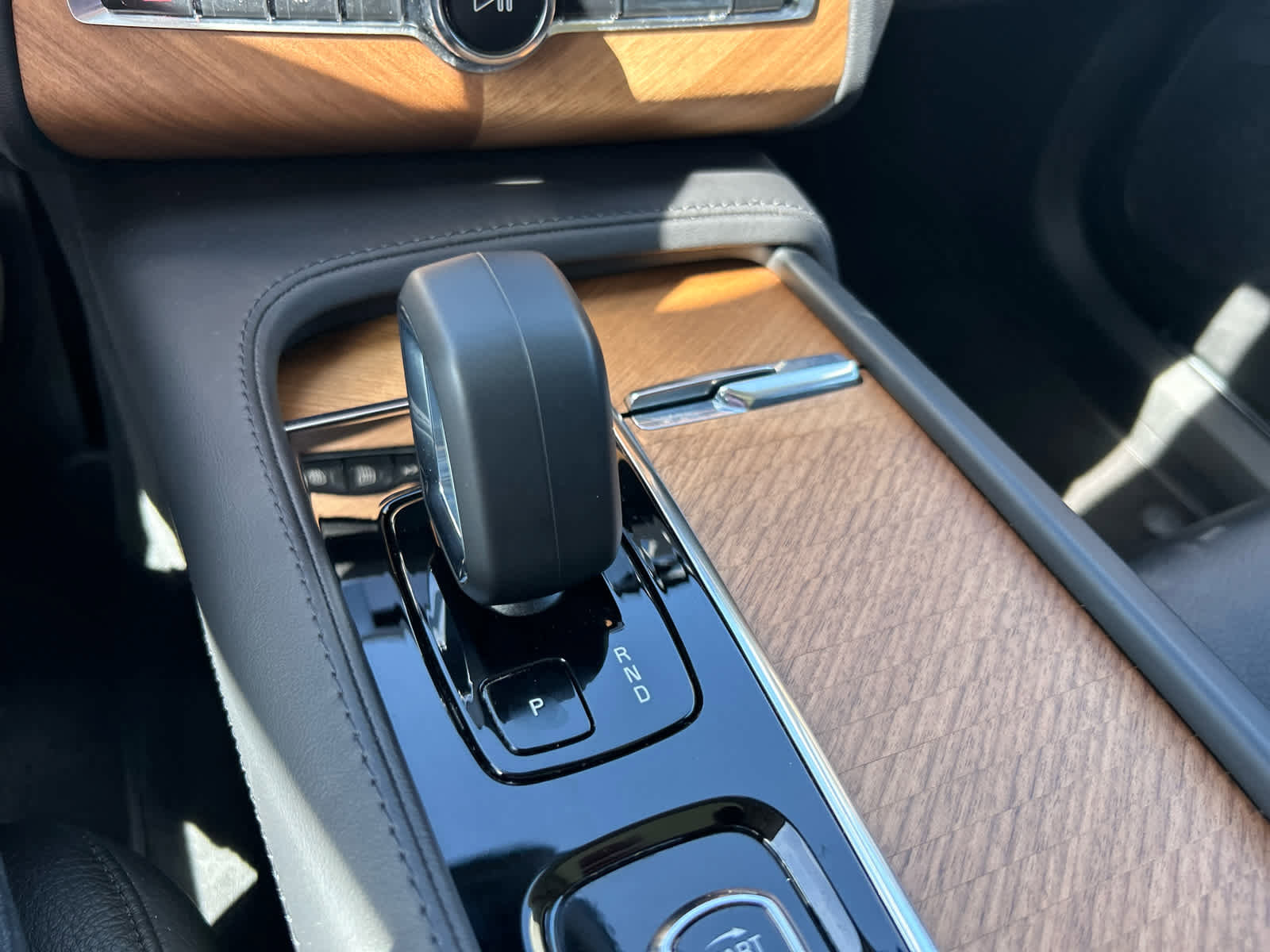 Used 2023 Volvo XC90 B6 Plus image 25