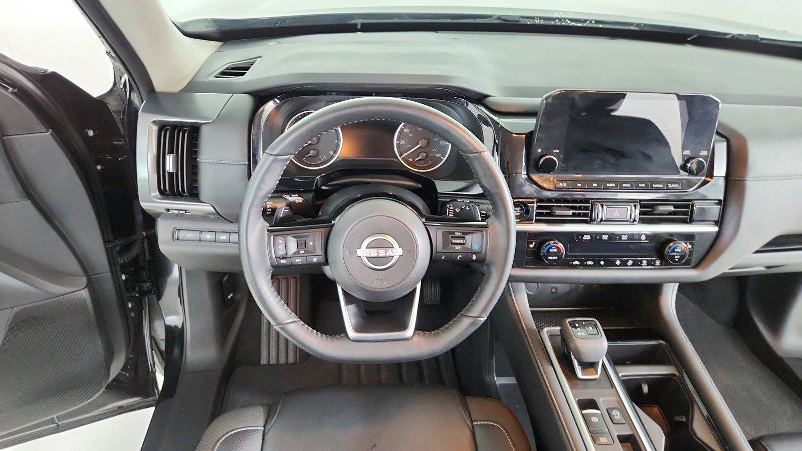 Used 2025 Nissan Pathfinder SL FWD image 19