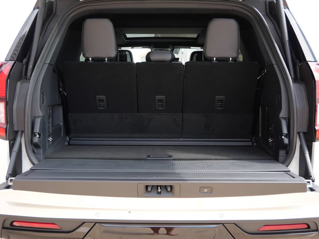 New 2026 Ford Expedition Platinum w/ Stealth Appearance Package AWD/4WD image 13