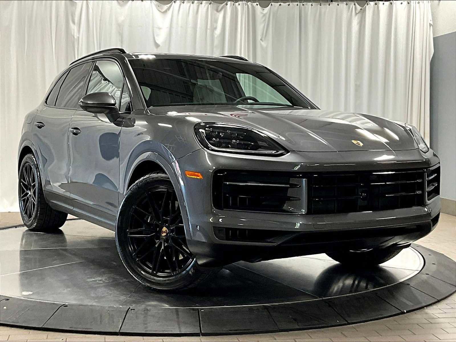 Used 2025 Porsche Cayenne image 11