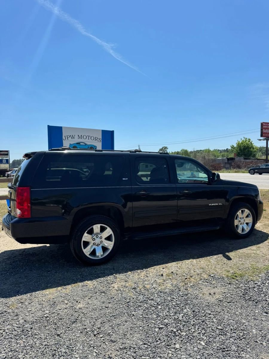 Used 2011 GMC Yukon XL SLT w/ SLT-2 Equipment Package AWD/4WD image 10