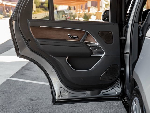 Used 2025 Land Rover Range Rover Long Wheelbase Autobiography image 20