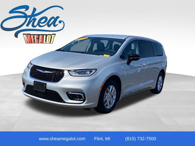 Used 2024 Chrysler Pacifica Touring-L FWD image 1