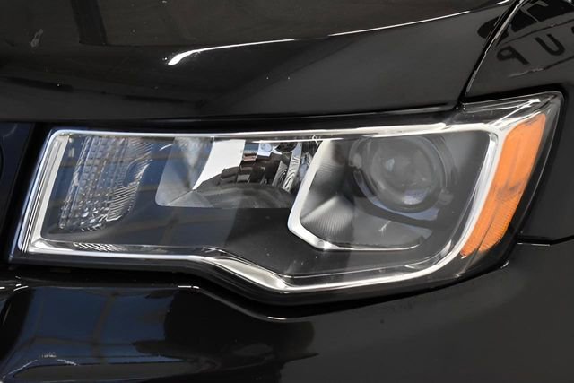 Used 2018 Jeep Grand Cherokee Laredo image 17