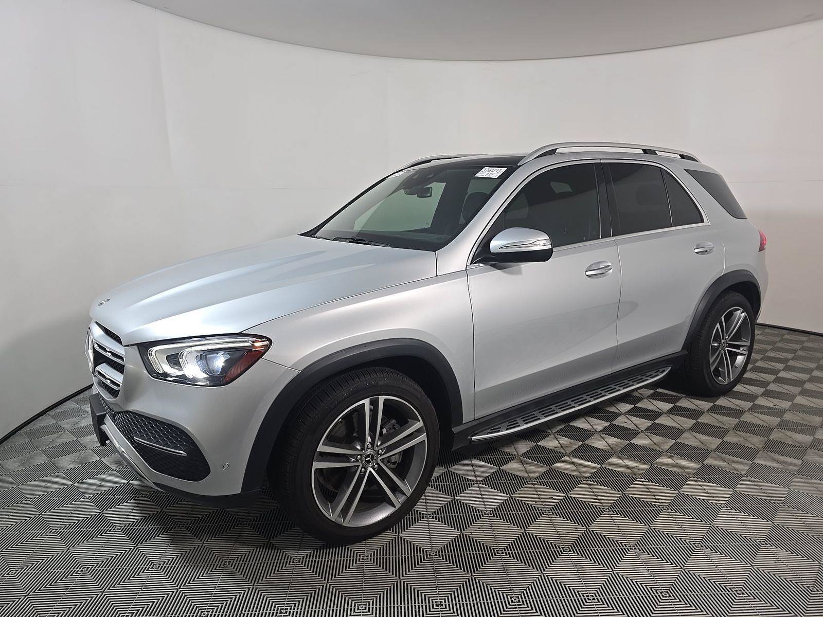 Used 2020 Mercedes-Benz GLE 450 4MATIC w/ MBUX Technology Package image 3