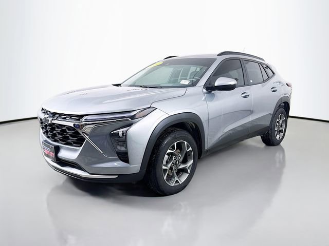 Used 2024 Chevrolet Trax LT w/ Driver Confidence Package image 3