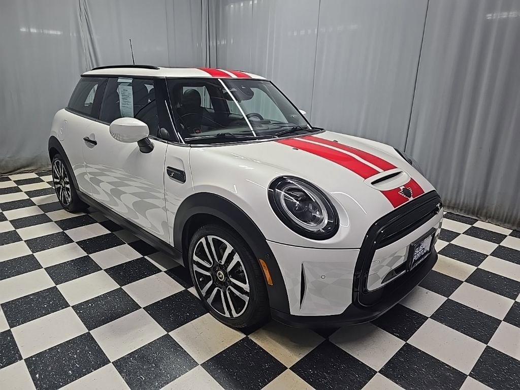 Used 2024 MINI Cooper SE image 3