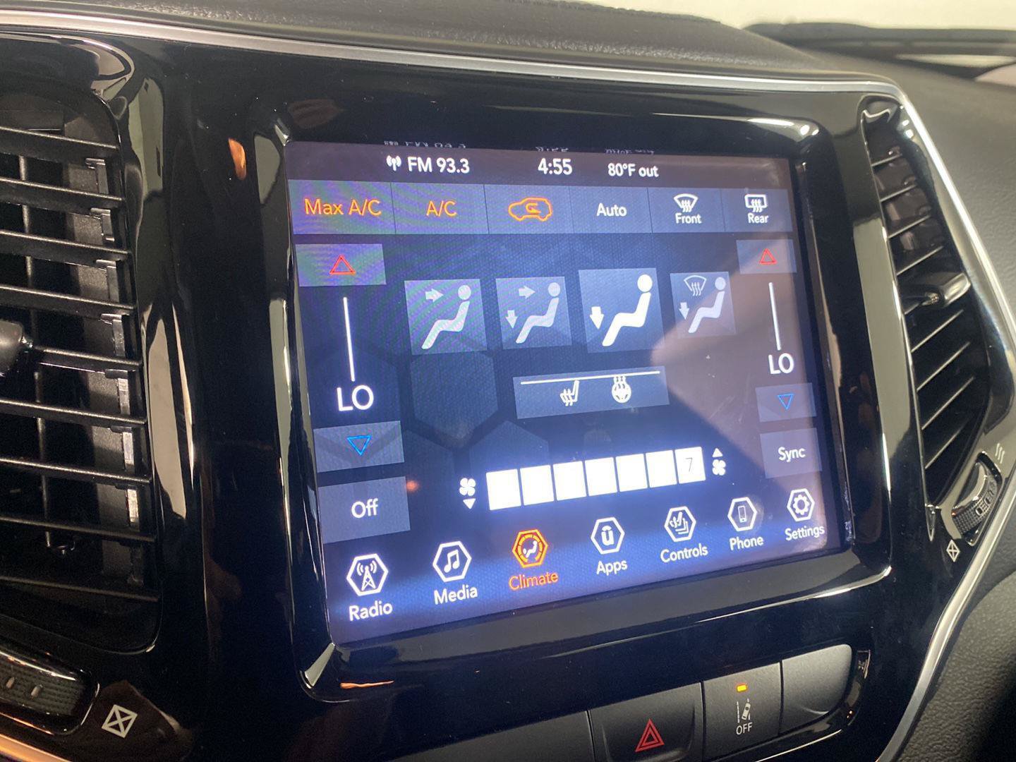 Used 2022 Jeep Cherokee Limited AWD/4WD image 12