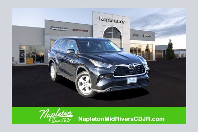 Used 2024 Toyota Highlander LE image 1