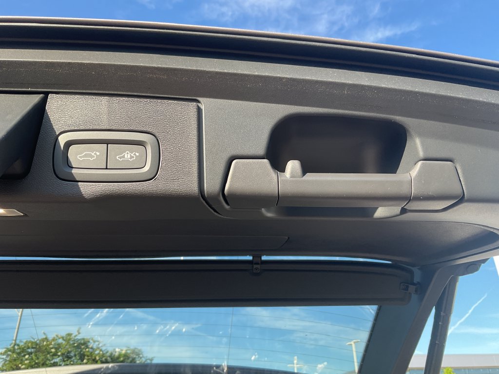 New 2026 Volvo XC60 B5 Plus w/ Protection Package Premier AWD/4WD image 11