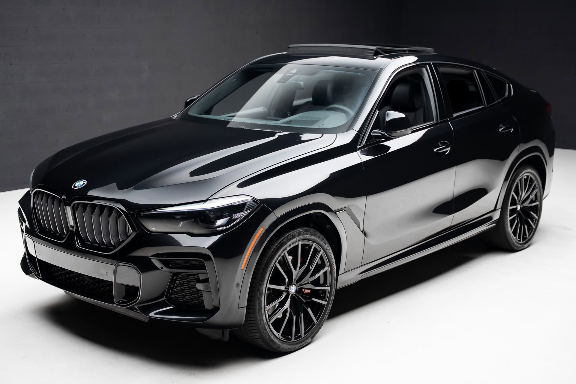Used 2023 BMW X6 xDrive40i w/ M Sport Package AWD/4WD image 4
