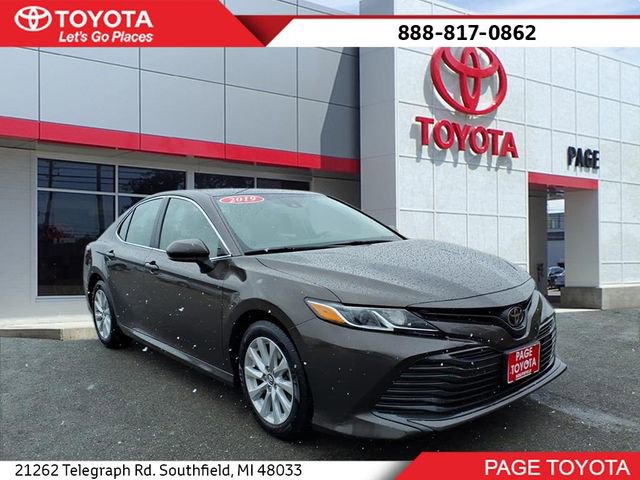Used 2019 Toyota Camry LE image 1