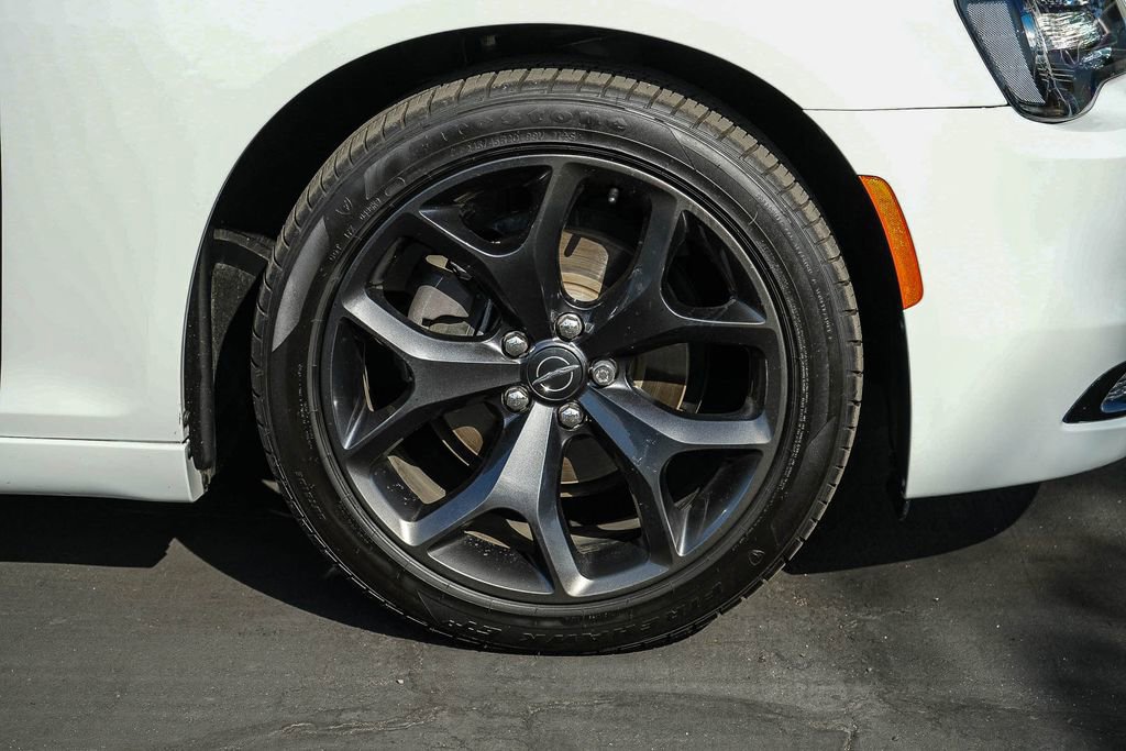 Used 2021 Chrysler 300 Touring w/ Sport Appearance Package RWD image 10