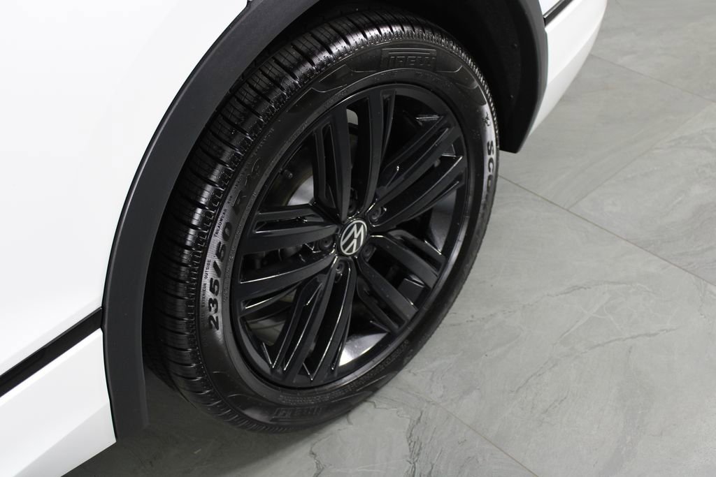 Used 2022 Volkswagen Tiguan SE R-Line image 11