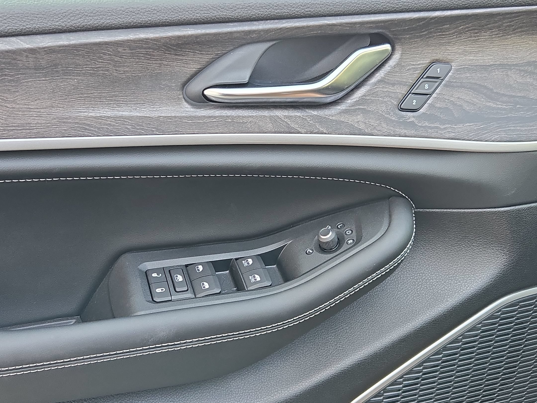 New 2027 Jeep Grand Cherokee Limited AWD/4WD image 15