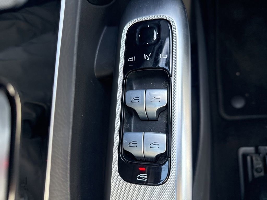 Used 2023 Mercedes-Benz GLC 300 4MATIC image 10